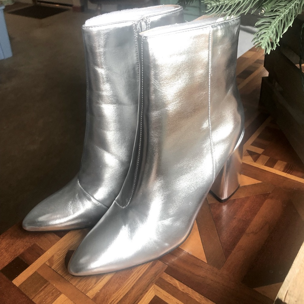 QUPID silver boots. Size 9.